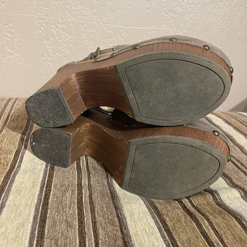 Clog Heels - Picture 5 of 8